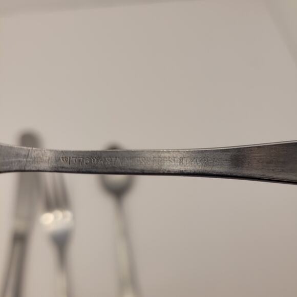 Present 4-Piece Flatware Set Knife Dinner Fork Salad Fork Teaspoon Stainless - Picture 8 of 9